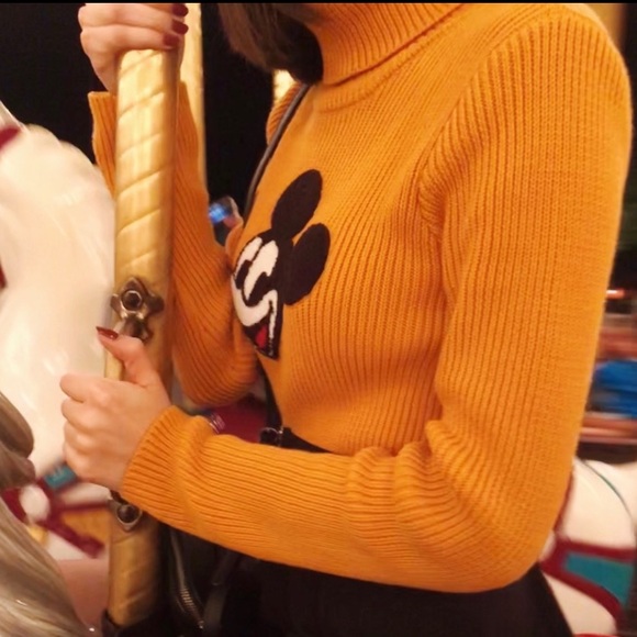 ♥️…Forever 21 X Disney Mickey Mouse Vintage Inspired Sweater - Picture 6 of 6